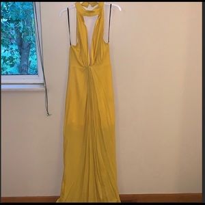 Beautiful Yellow long dress, never worn w tags